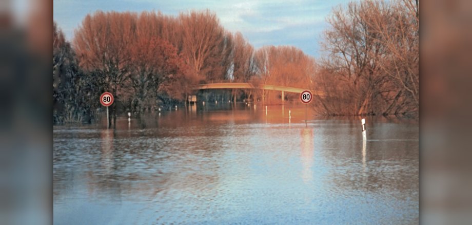 Symbolbild Hochwasser B42